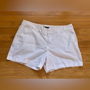 Tommy Hilfiger women’s size 14 cotton Chino shorts in white with pockets